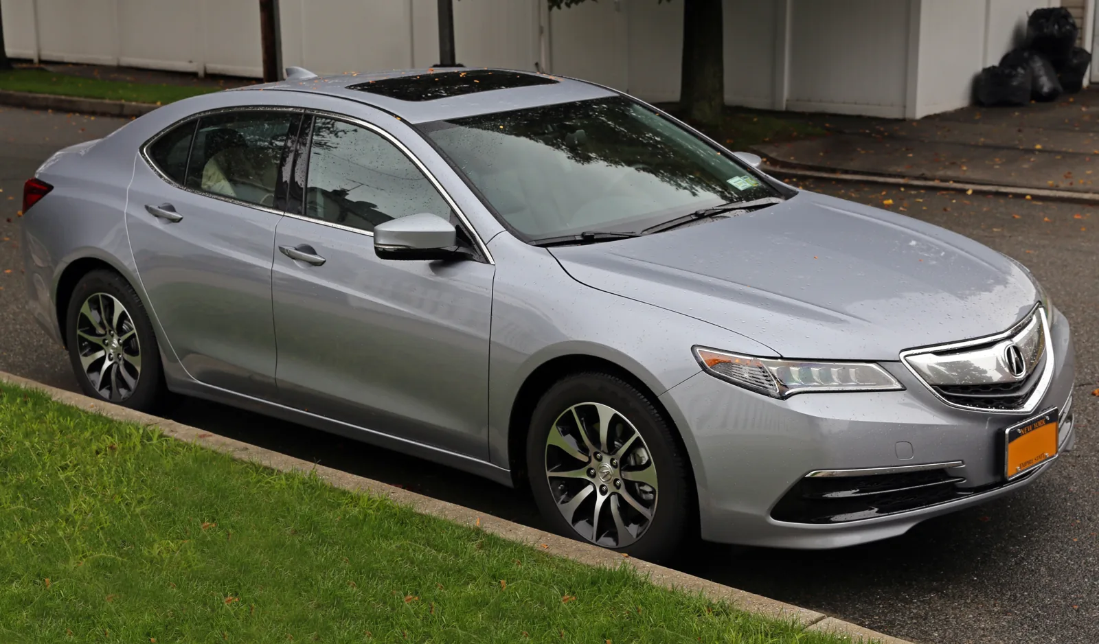 Acura TLX 2.4 2015 года, вид спереди