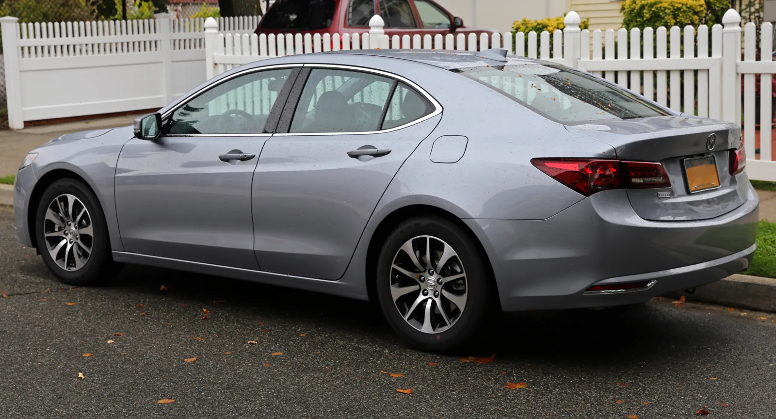 Acura TLX 2.4 2015 года, вид сзади