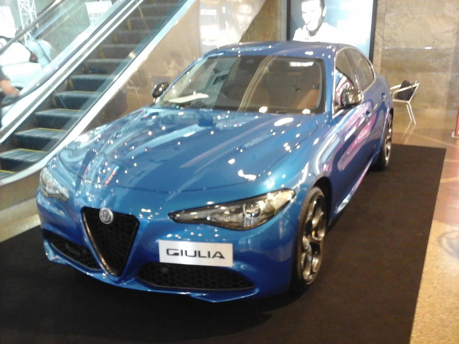 Alfa Romeo Giulia — фотография автомобиля