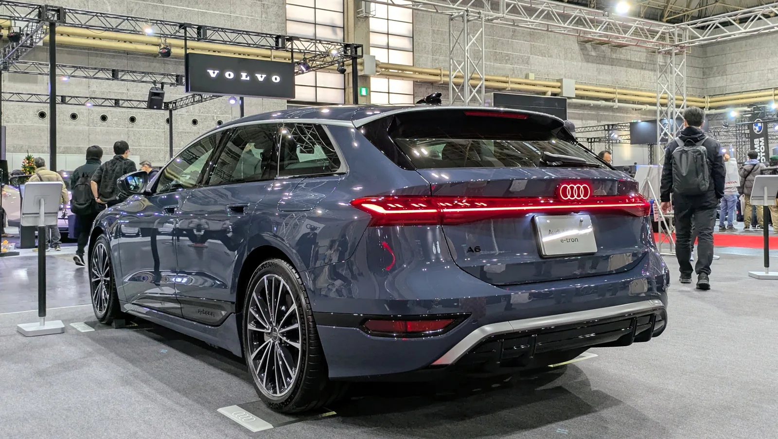 Audi A6 Avant e-tron на выставке в Японии