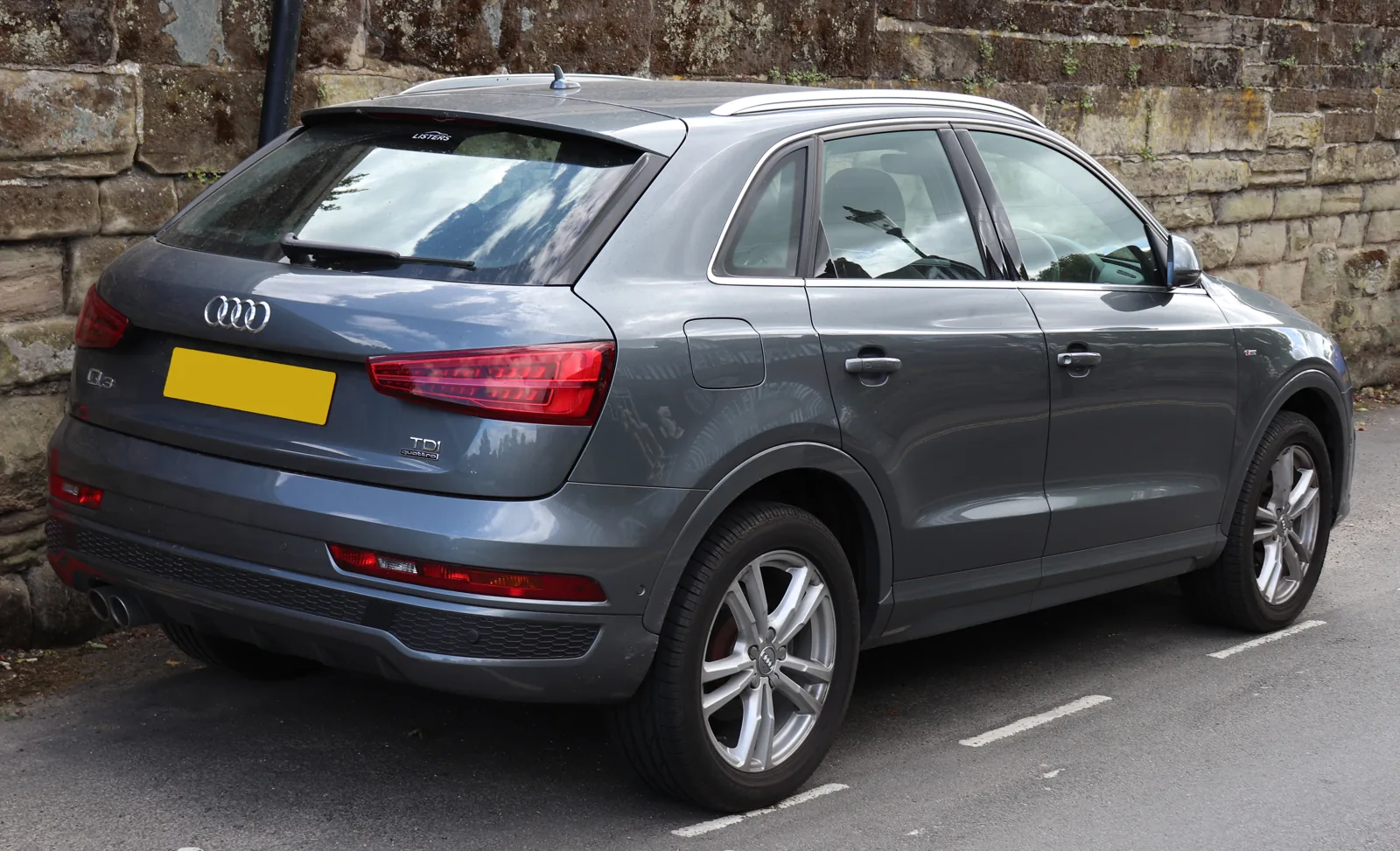 Audi Q3 8U 2.0 TDI quattro, вид сзади