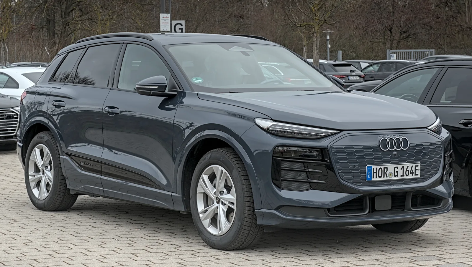 Audi Q6 e-tron SUV, вид спереди