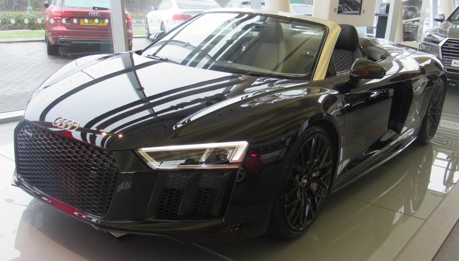 Audi R8 II V10 Spyder 2017 года