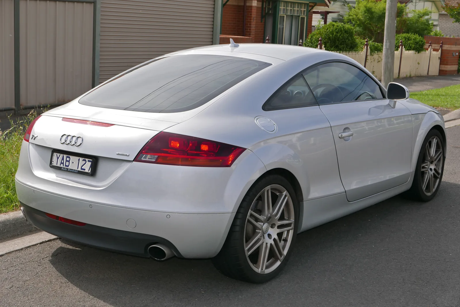 Audi TT 8J 3.2 quattro, задняя часть