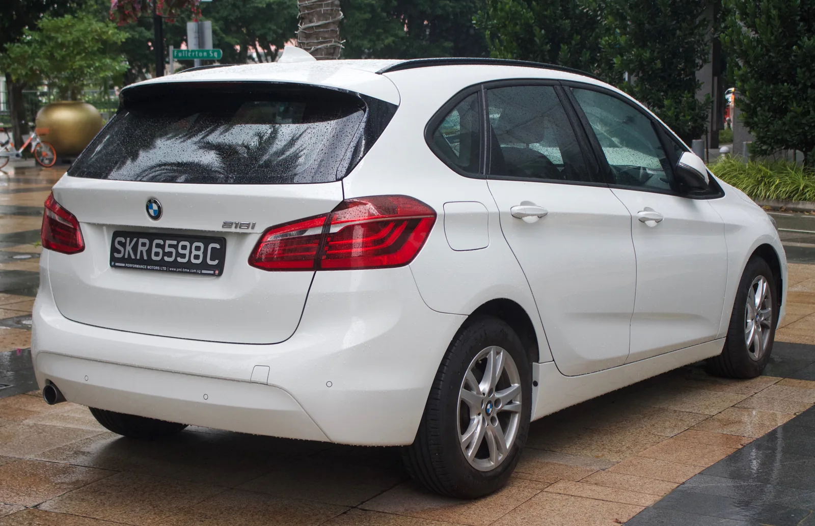 BMW 218i Active Tourer F45, вид сзади