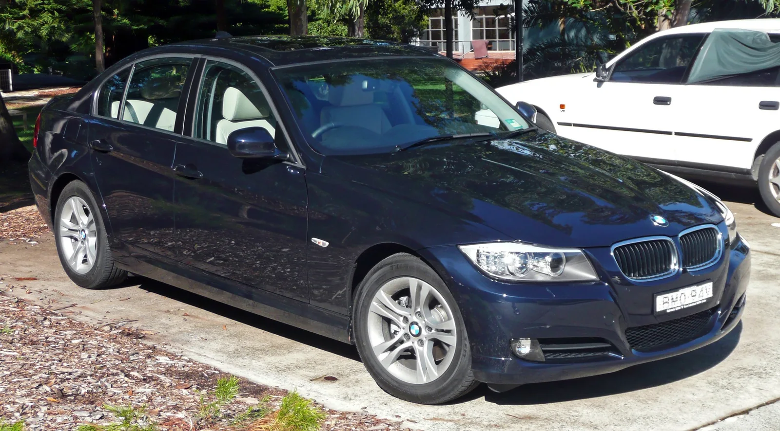 BMW 3 Series E90 — фотография автомобиля