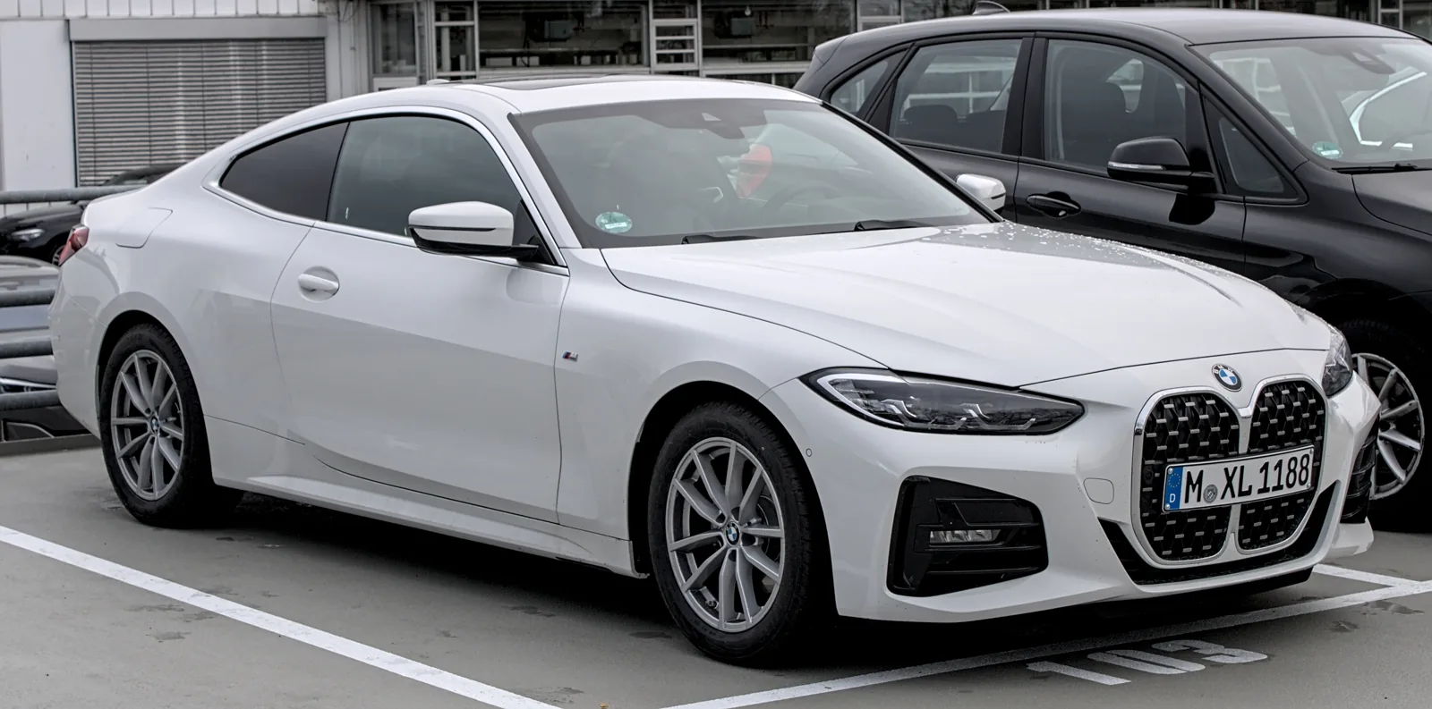 BMW 4 Coupe G22 с оформлением M Sport