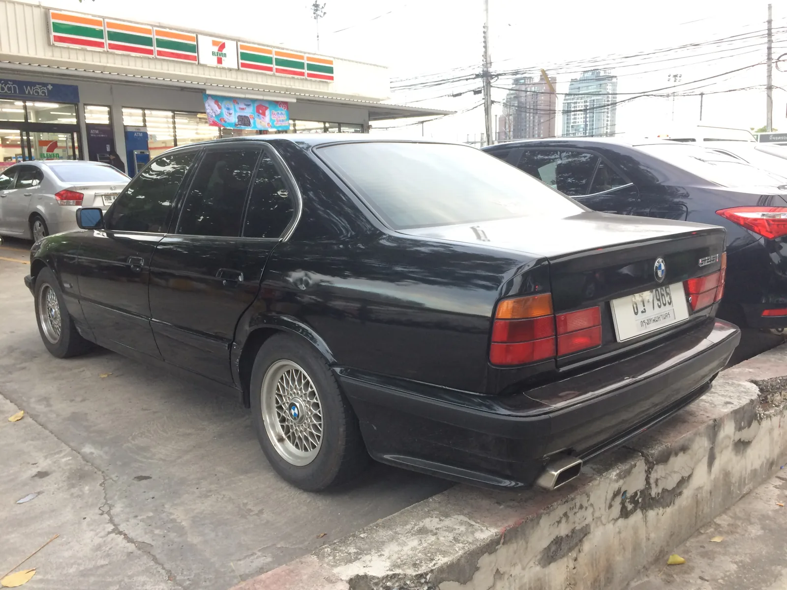 BMW 525i E34, вид сзади