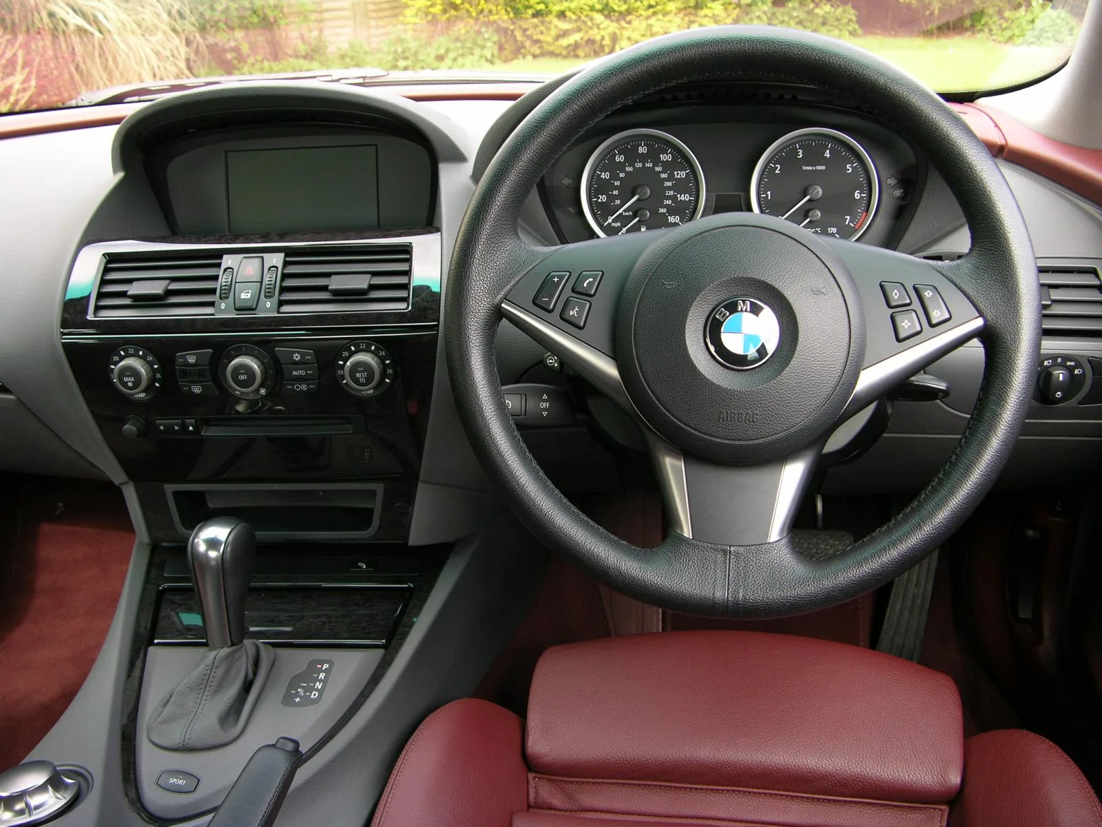 Салон праворульного BMW 645Ci Sport E63
