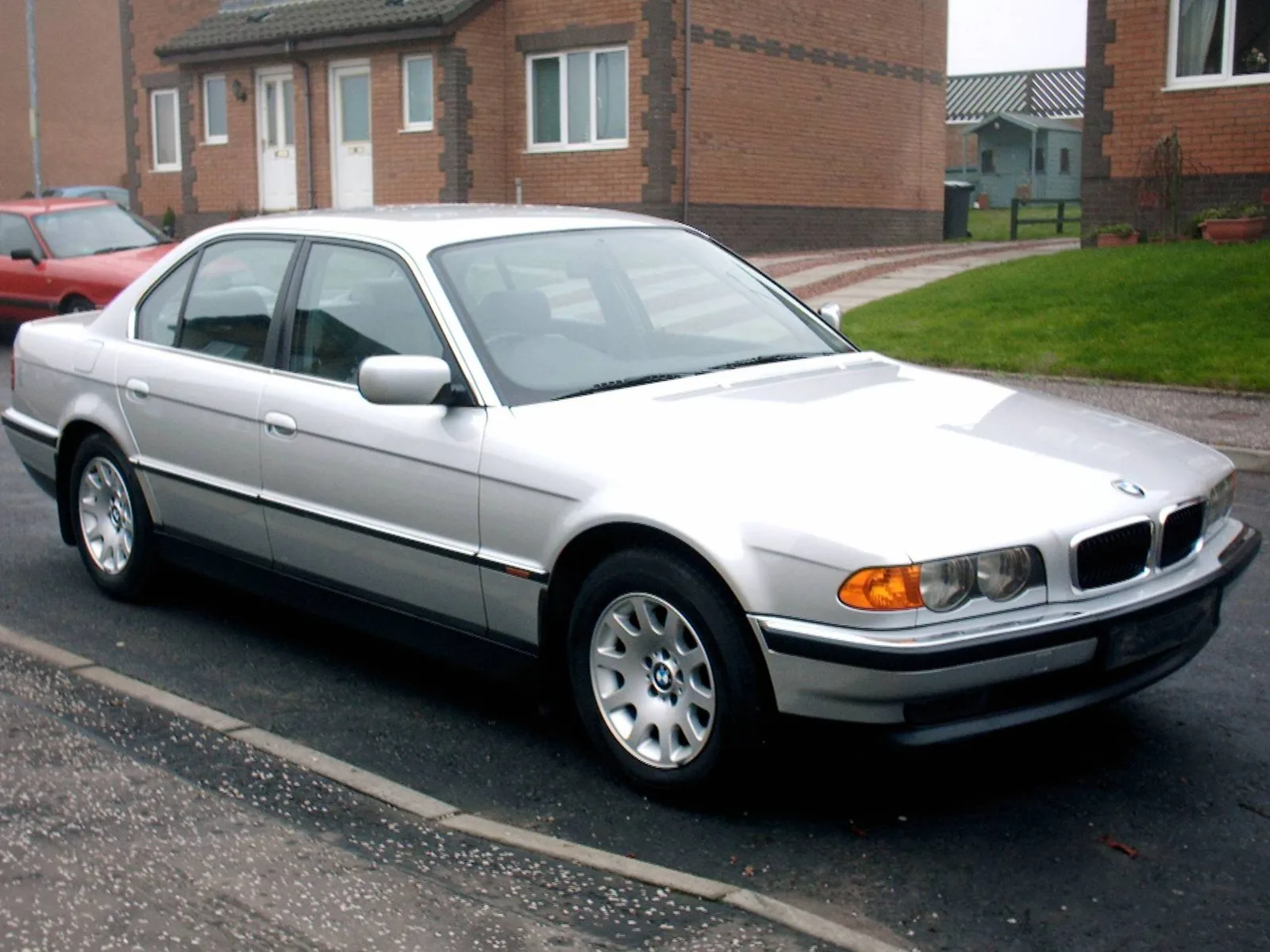 BMW 728i E38 1999 года, вид спереди