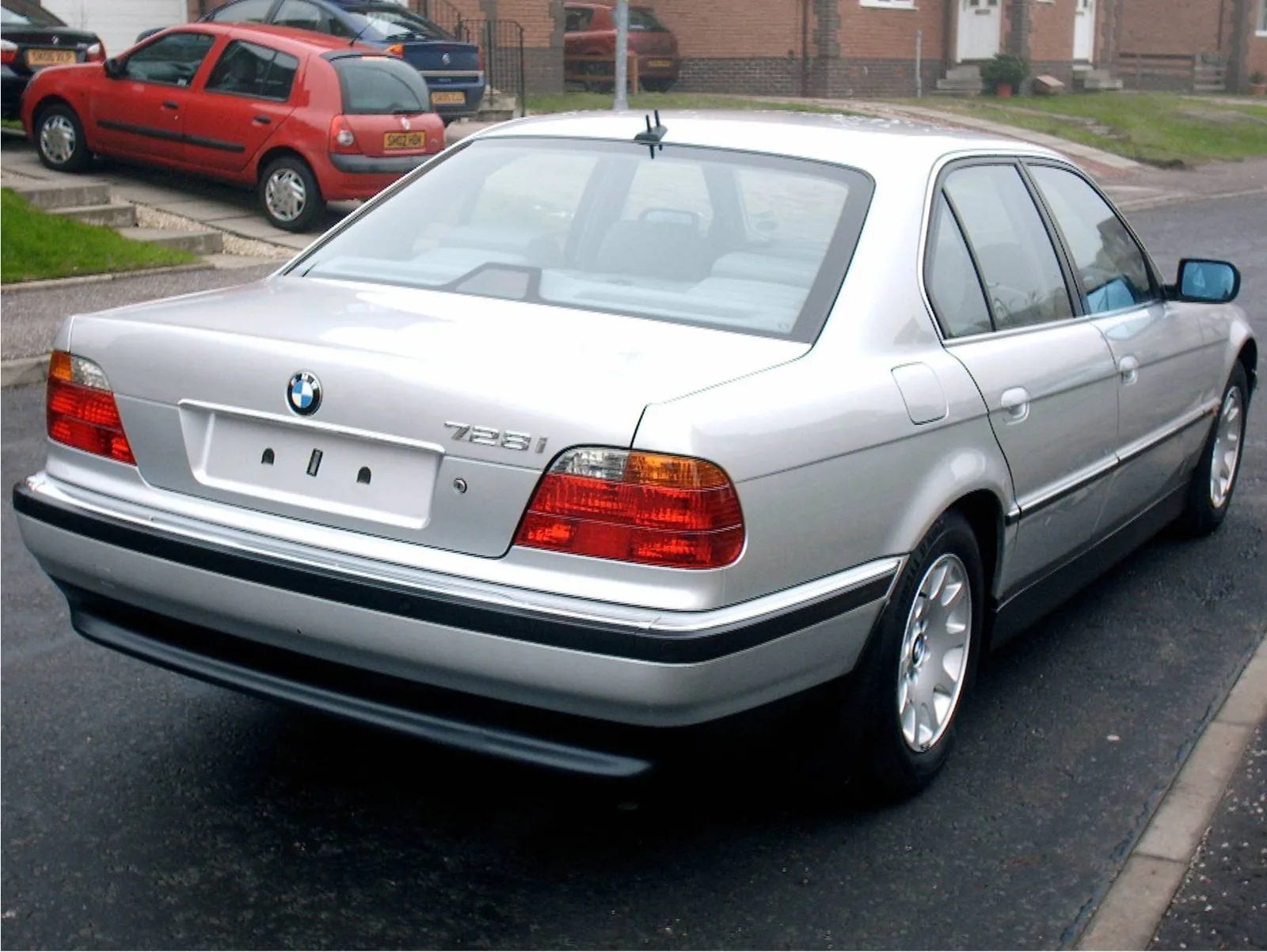 BMW 728i E38 1999 года, вид сзади