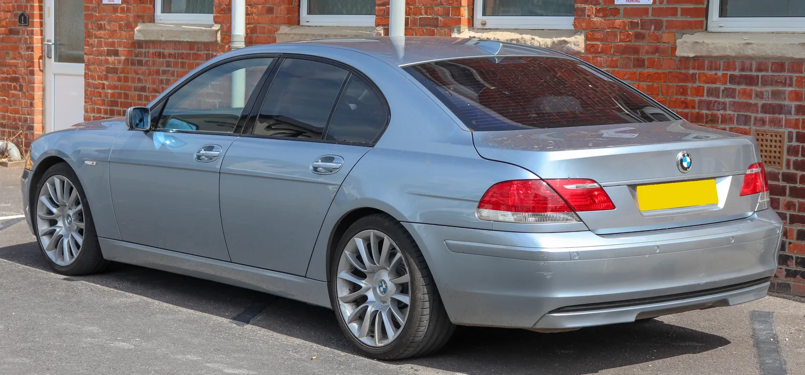 BMW 730d E65 после обновления, вид сзади