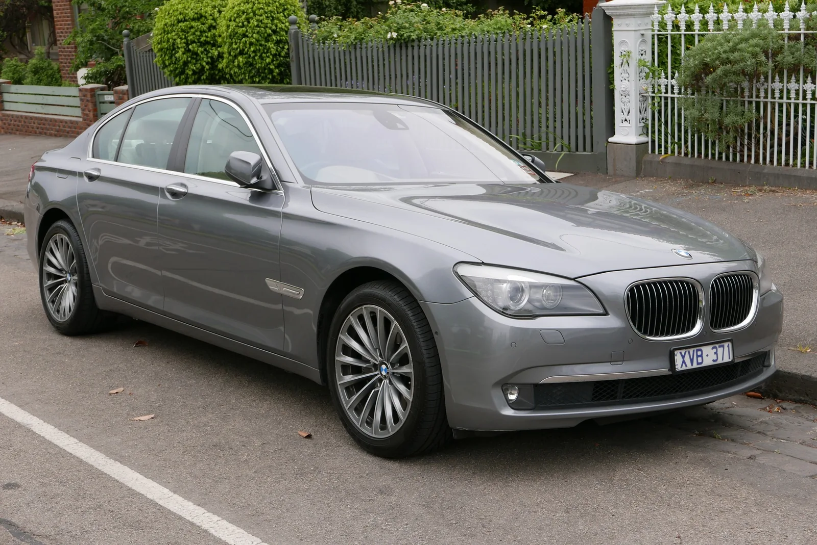 BMW 7 Series F01 — фотография автомобиля