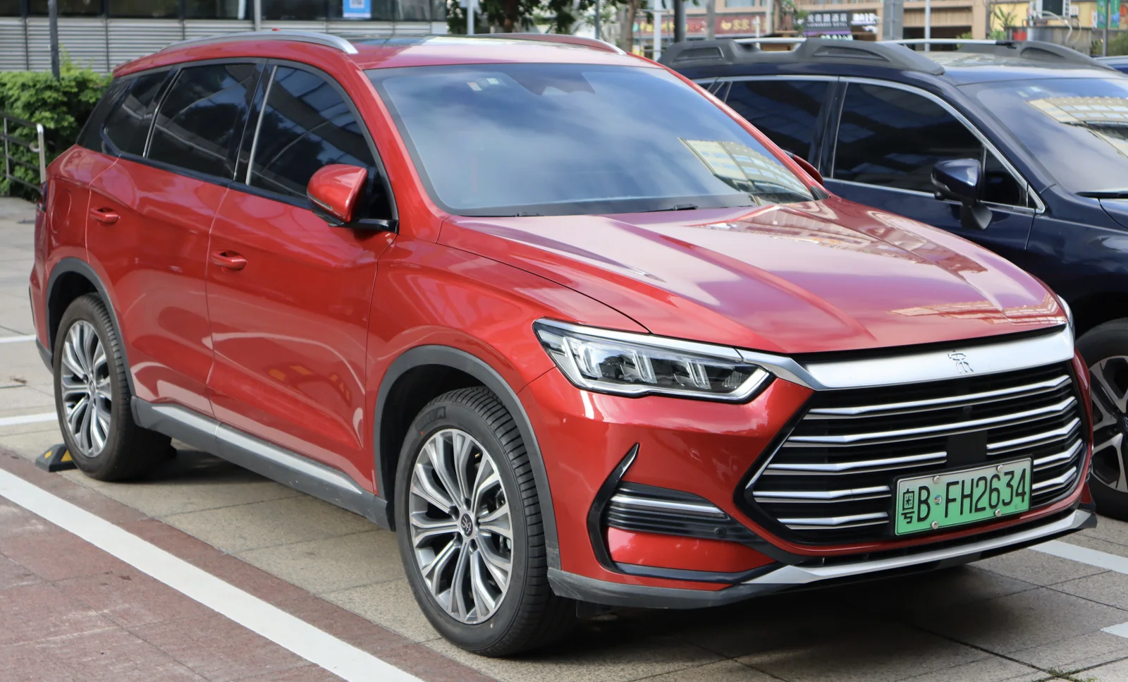 BYD Song Pro DM-i 2022 модельного года; снимок сделан в 2023 году. Батарея и комплектация по фотографии не определяются.