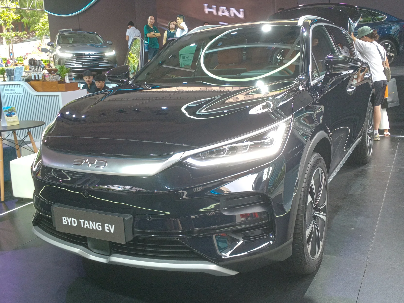 BYD Tang — фотография автомобиля