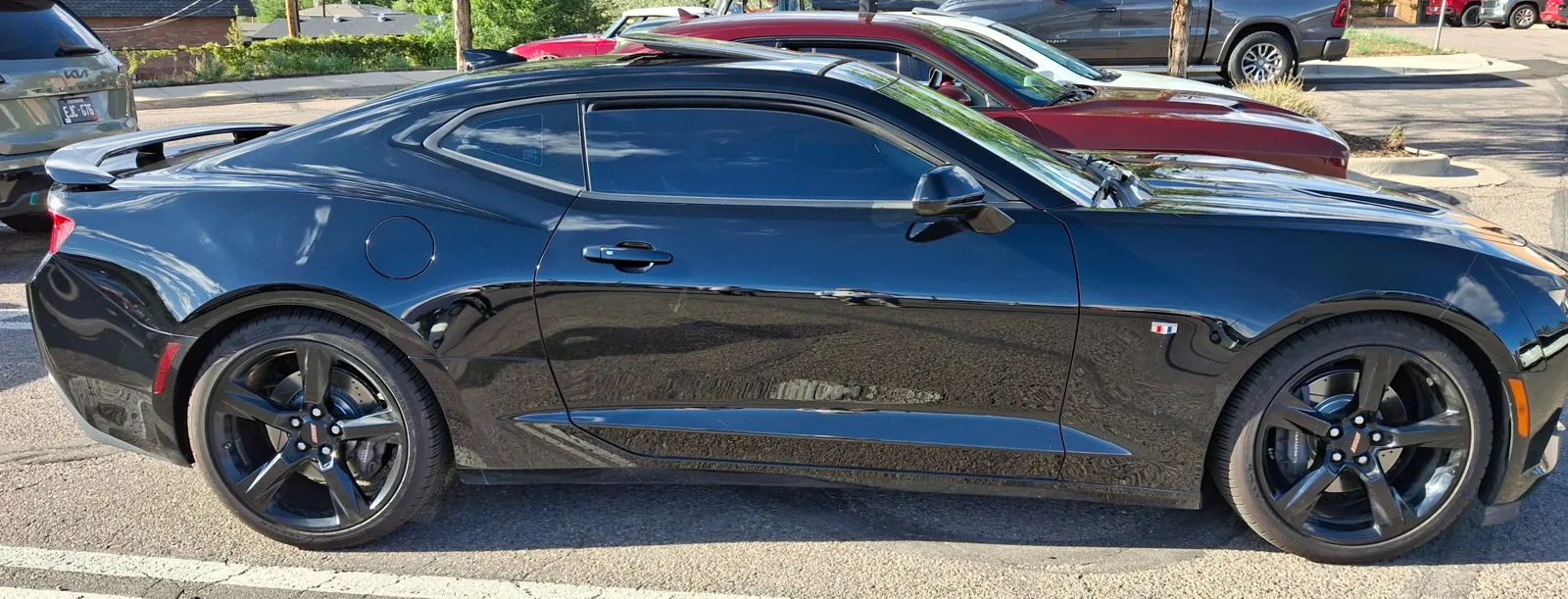 Chevrolet Camaro VI SS ранней серии, вид сбоку