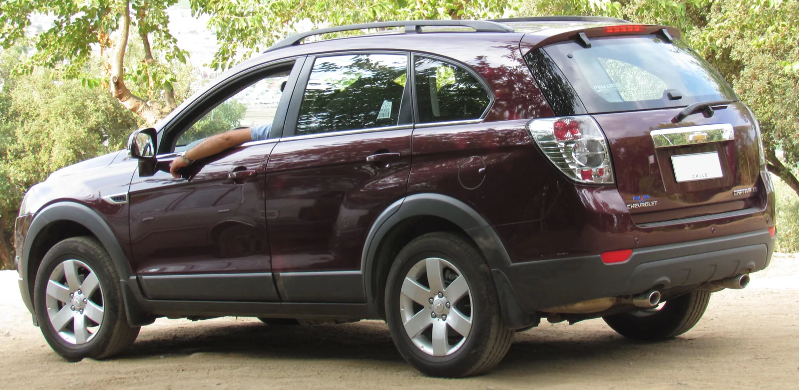 Chevrolet Captiva I LS 2013 года, задняя часть