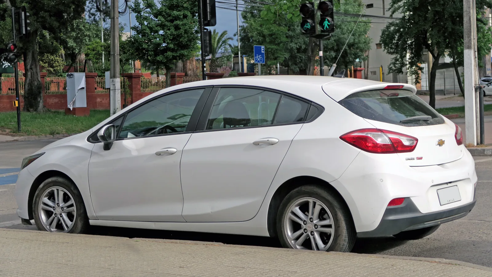 Хэтчбек Chevrolet Cruze II Turbo LT 2017 года
