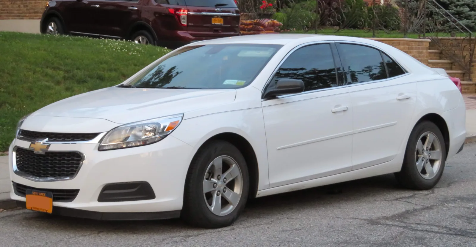 Chevrolet Malibu VIII LS 2014 года, вид спереди