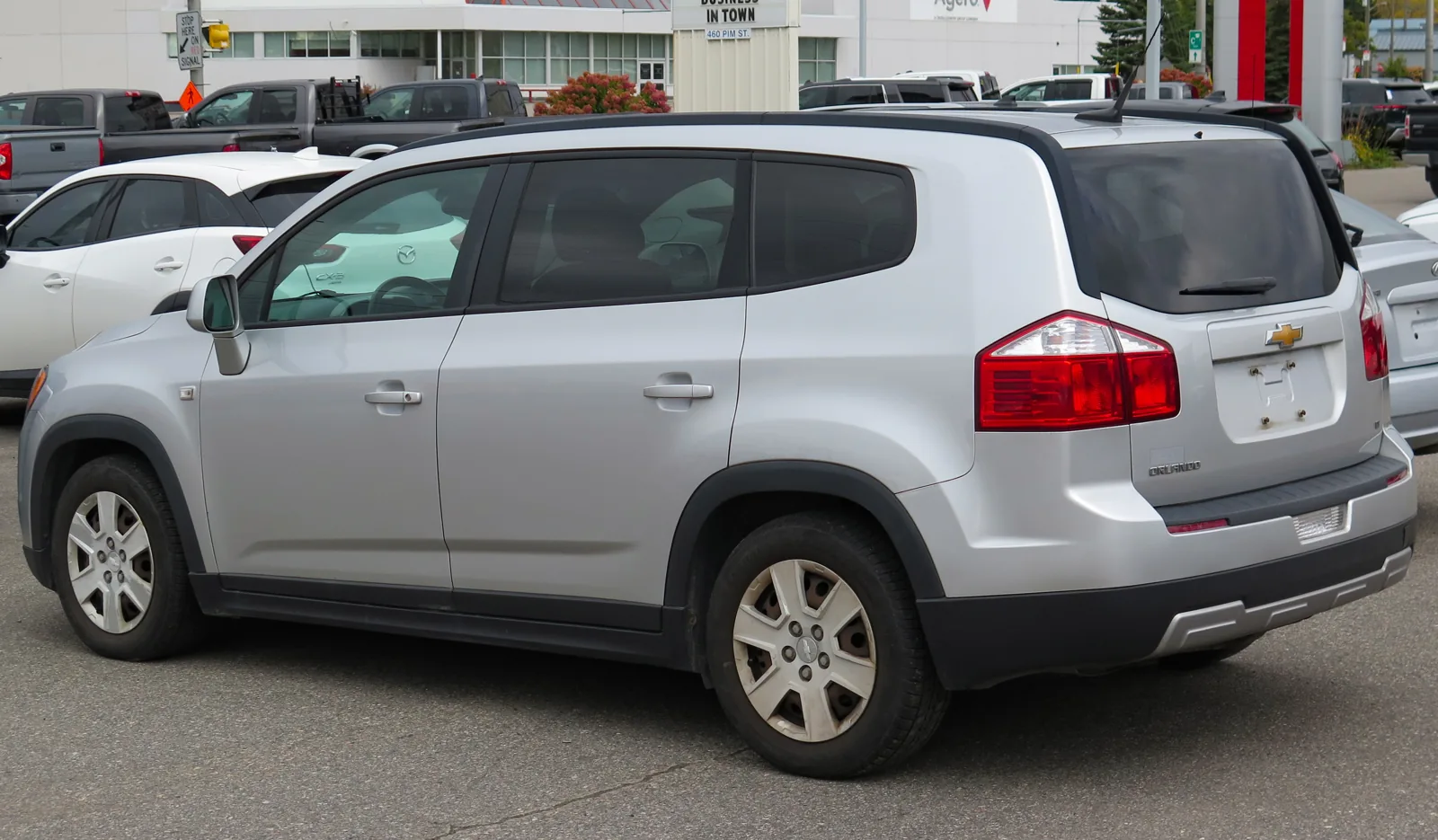 Chevrolet Orlando I 1LT, вид сзади