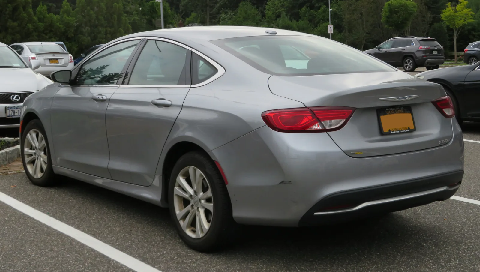Chrysler 200 II Limited 2015 года, вид сзади