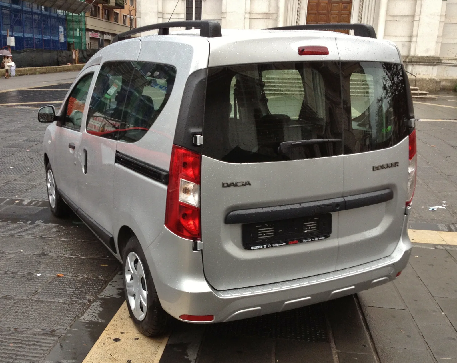 Dacia Dokker с распашными задними дверями