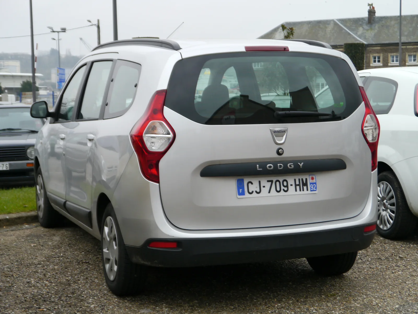Dacia Lodgy сзади