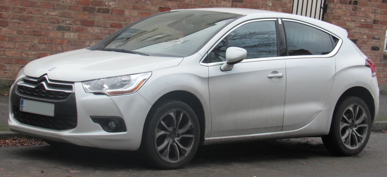 Citroën DS4 первого поколения до обновления, вид спереди