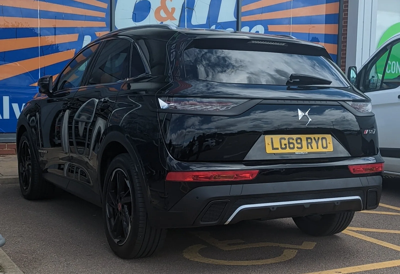 DS 7 Crossback — фотография автомобиля