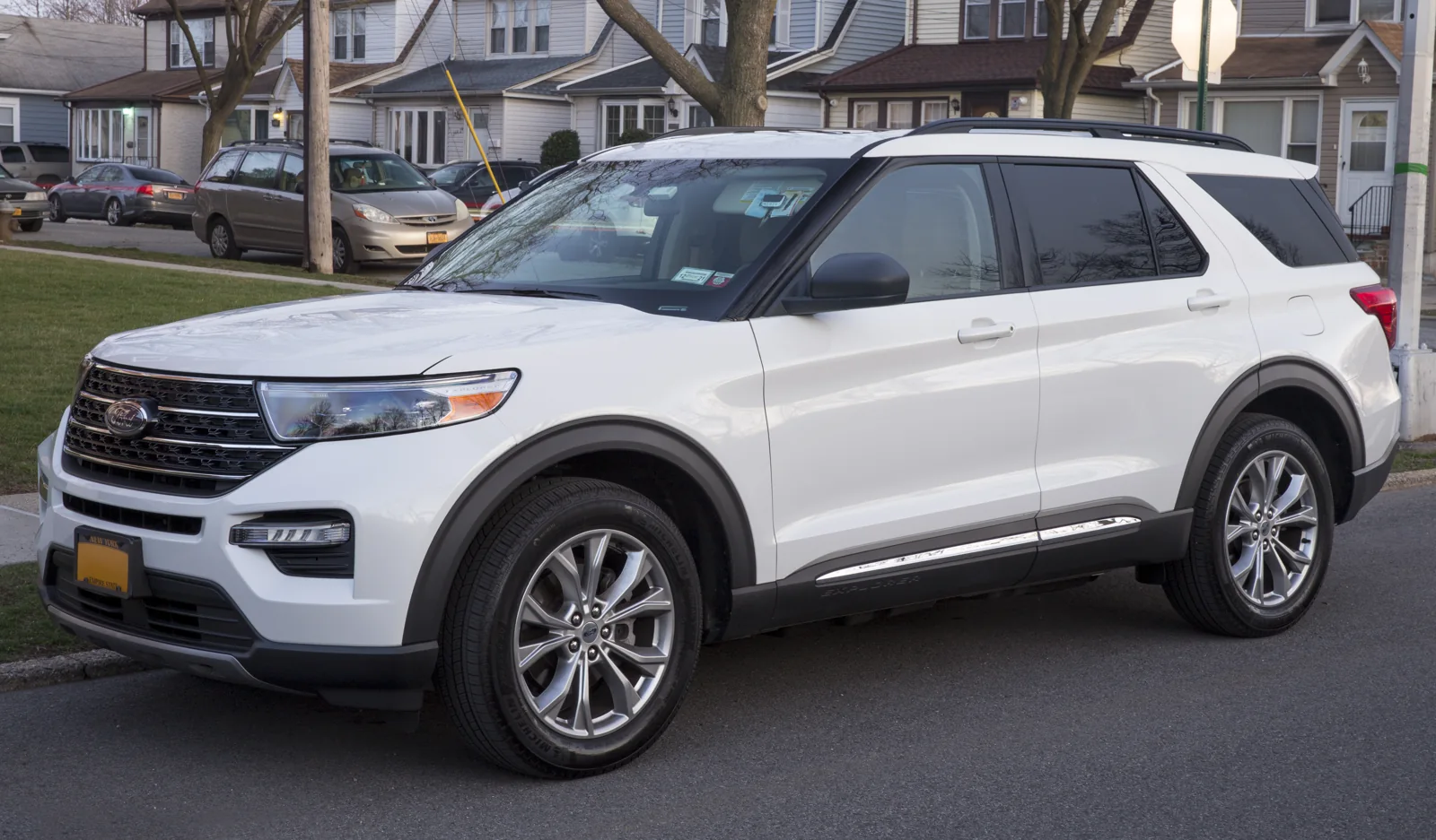 Ford Explorer VI — фотография автомобиля