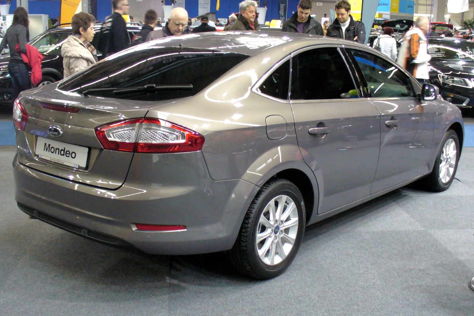 Рестайлинговый Ford Mondeo IV, вид сзади