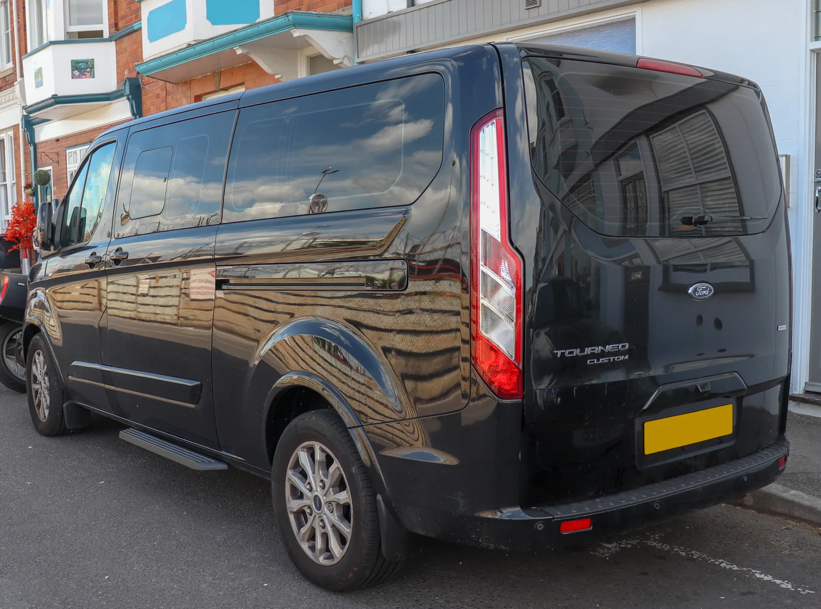 Ford Tourneo Custom I Titanium X, вид сзади