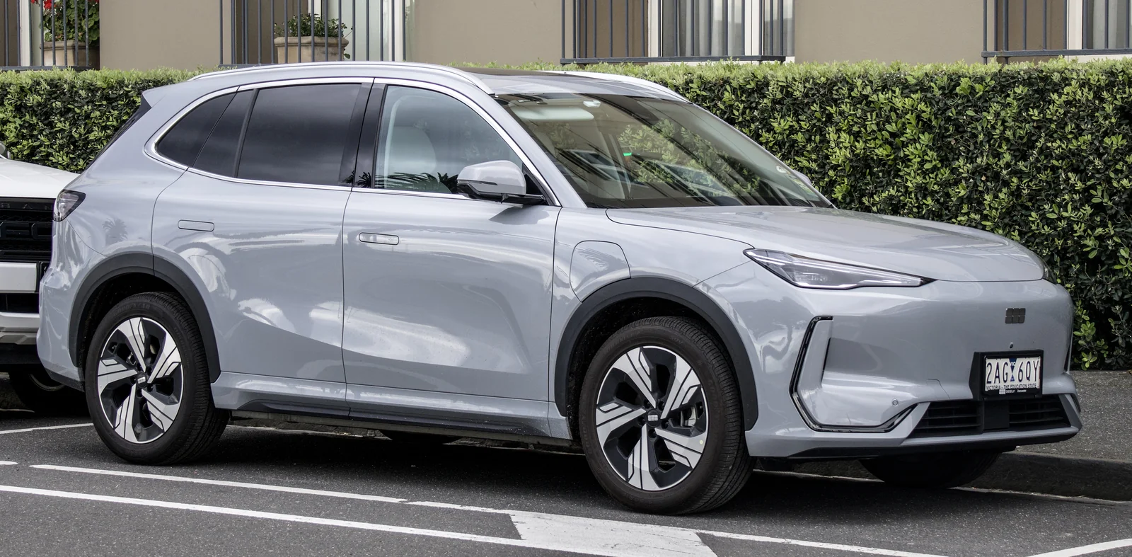 Электрический Geely EX5, вид спереди