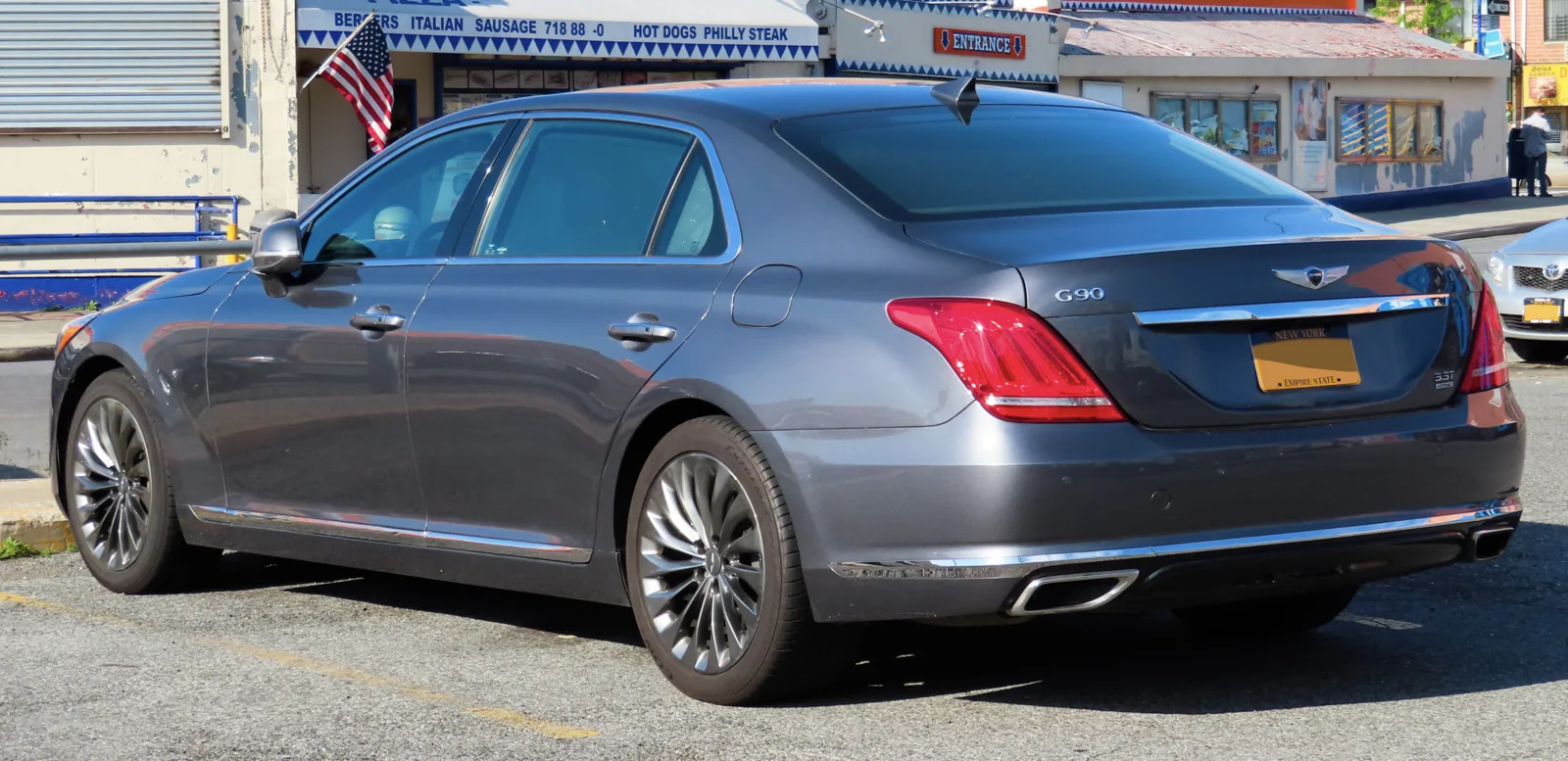 Genesis G90 HI сзади