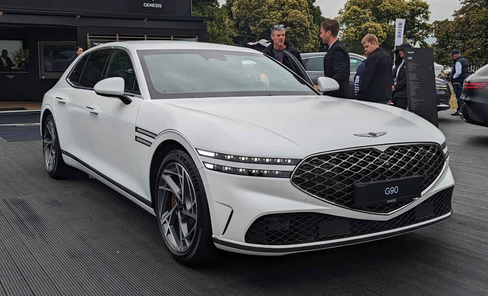 Genesis G90 второго поколения RS4