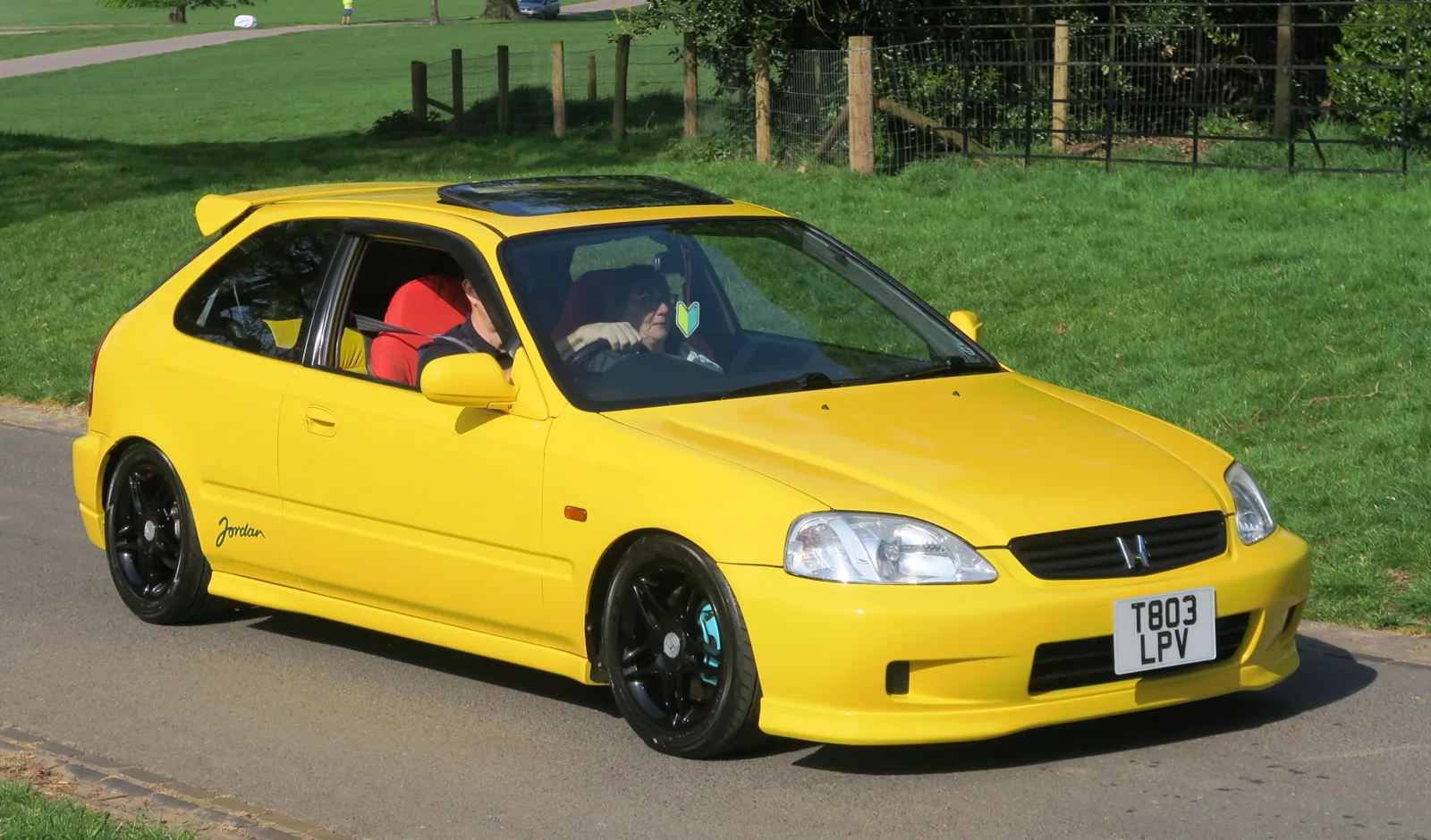 Жёлтый трёхдверный Honda Civic VI Jordan 1999 года