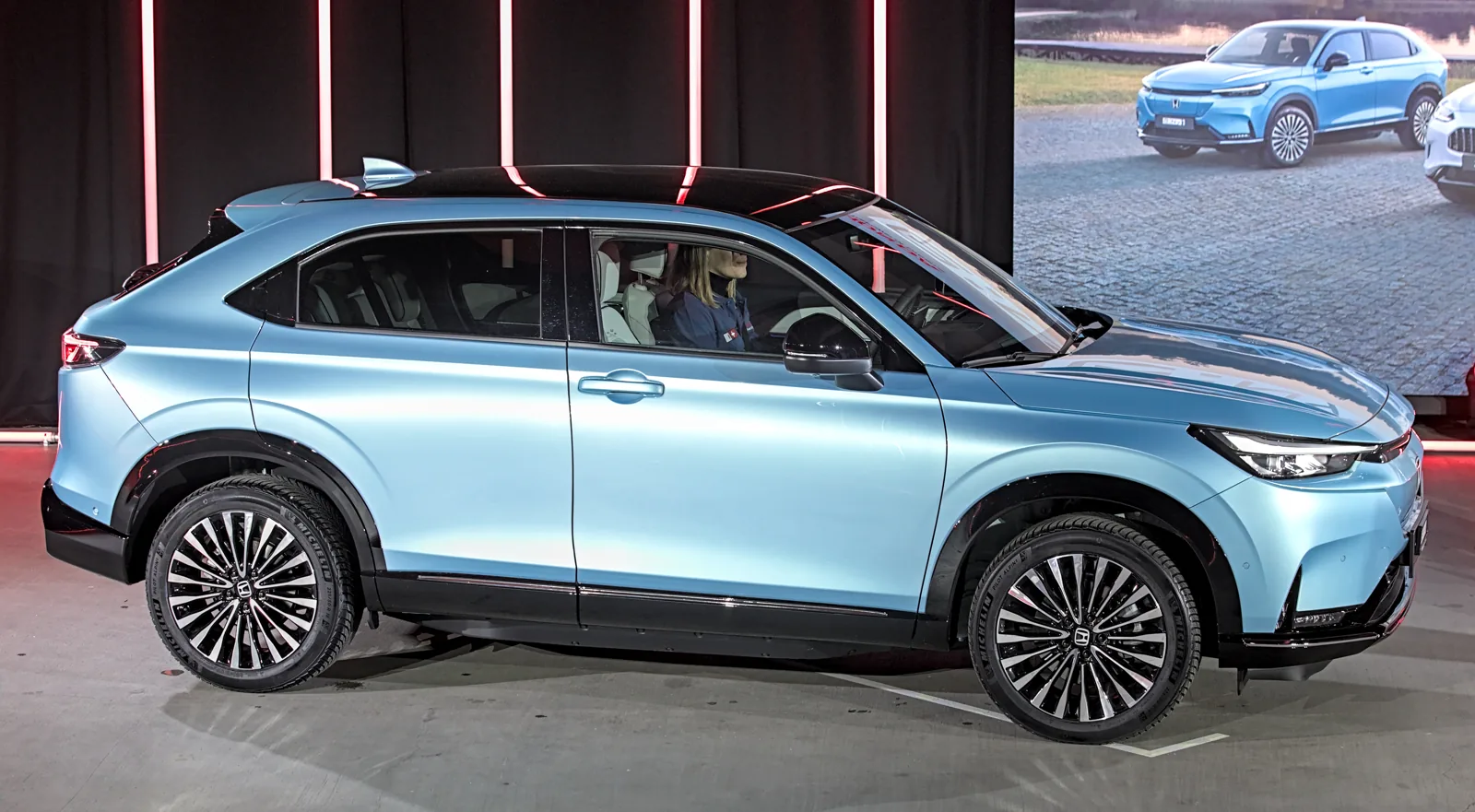Электрическая Honda e:Ny1 на Auto Zürich 2023, вид сбоку