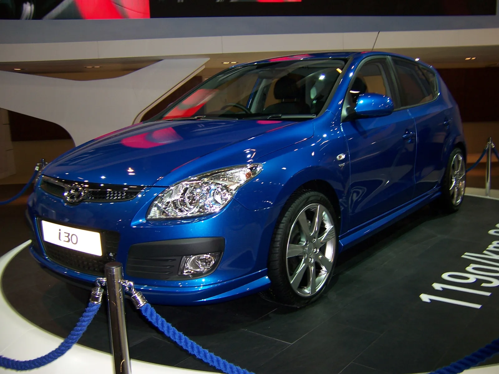 Ранний Hyundai i30 FD на выставке в 2008 году, вид спереди