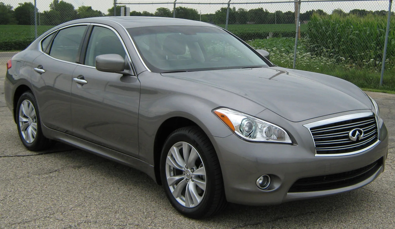Infiniti M37 Y51 2011 года
