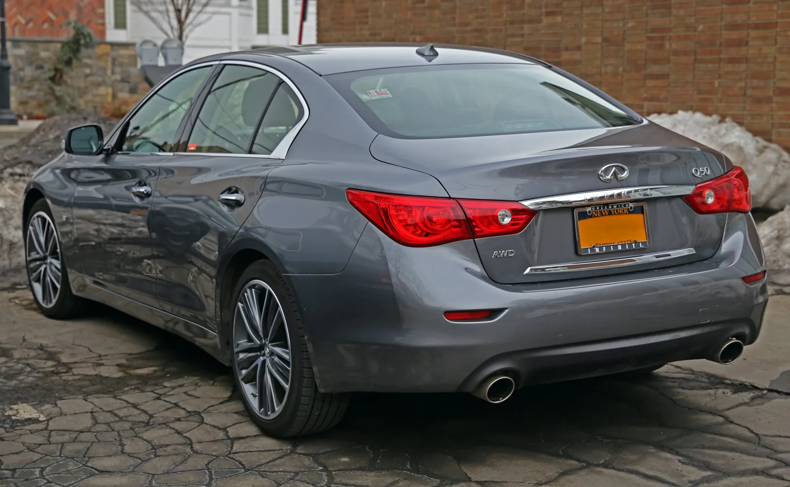 Infiniti Q50 3.7 AWD 2014 года сзади
