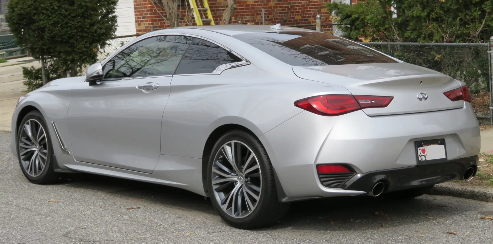 Infiniti Q60 CV37 сзади