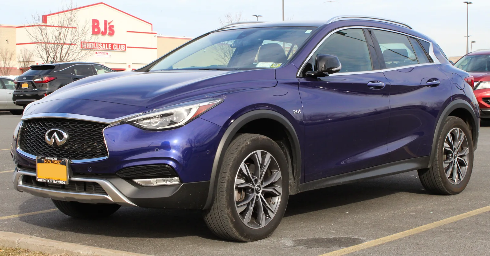 Infiniti QX30 2.0t AWD 2017 года спереди