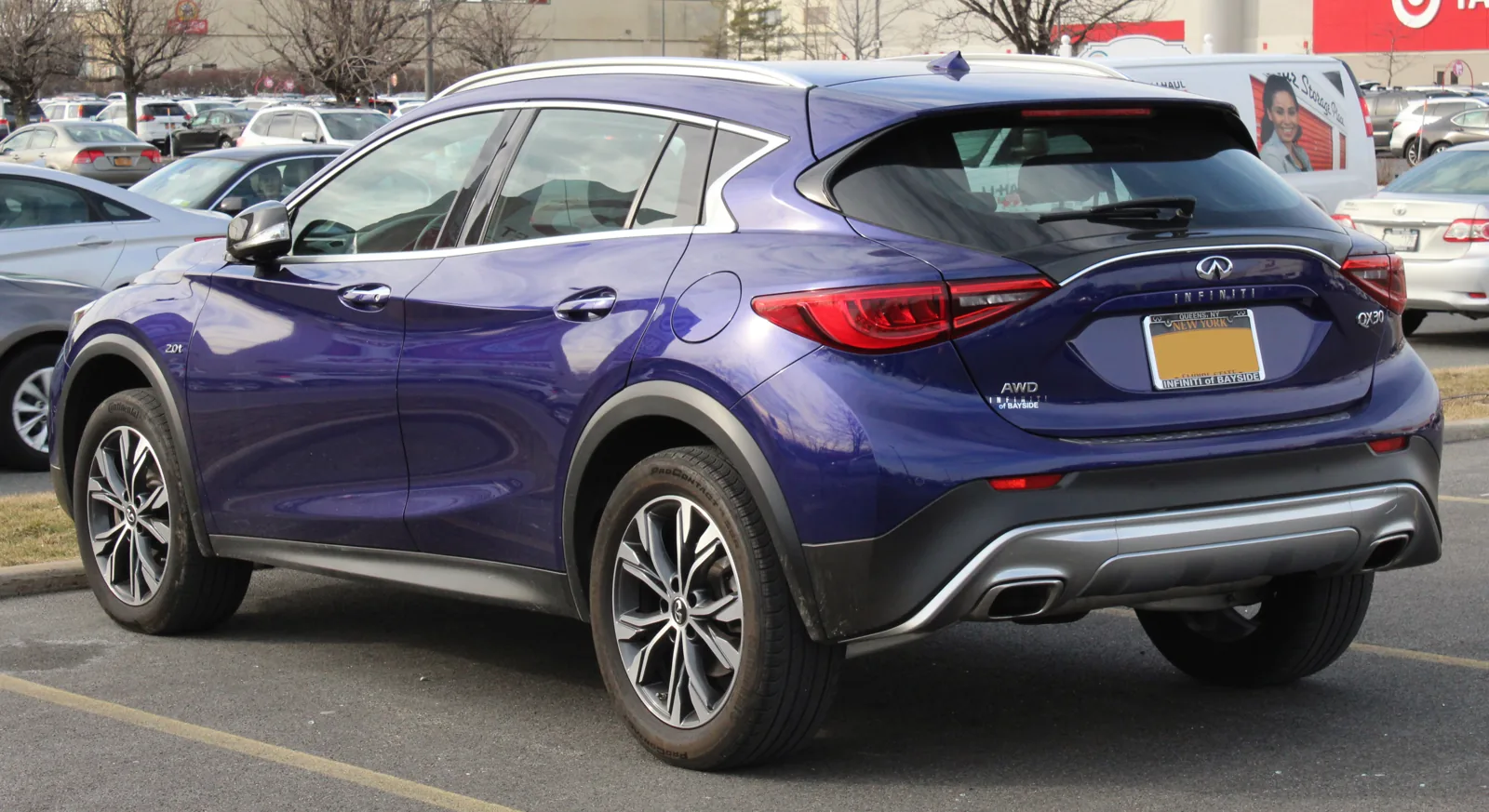 Infiniti QX30 AWD сзади