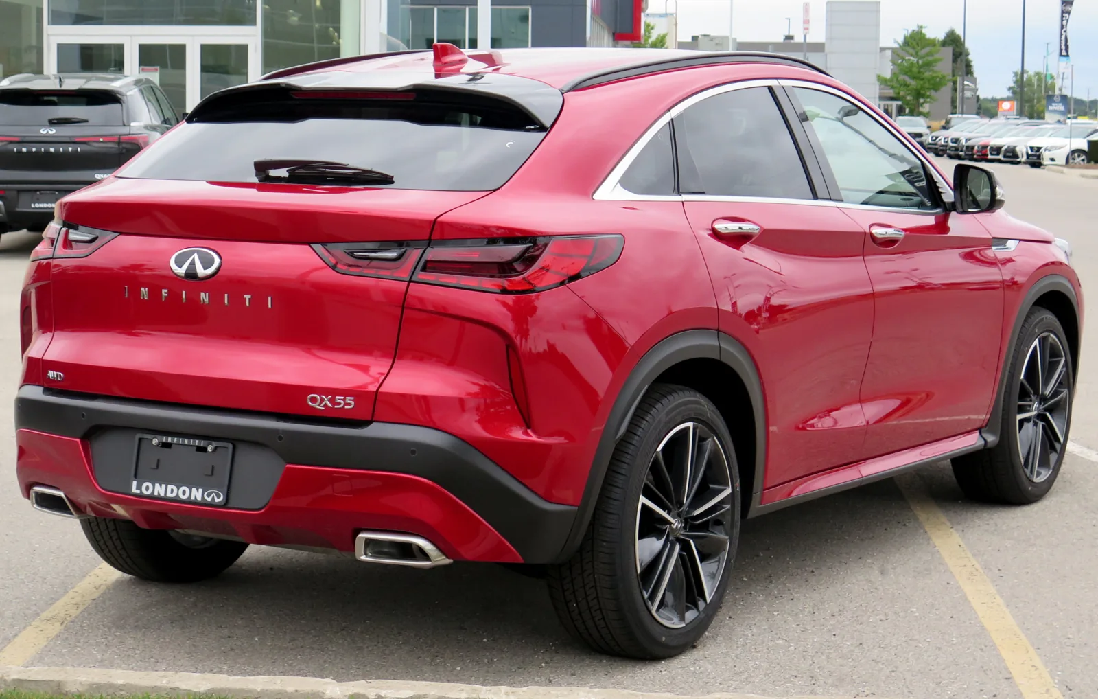 Infiniti QX55 сзади