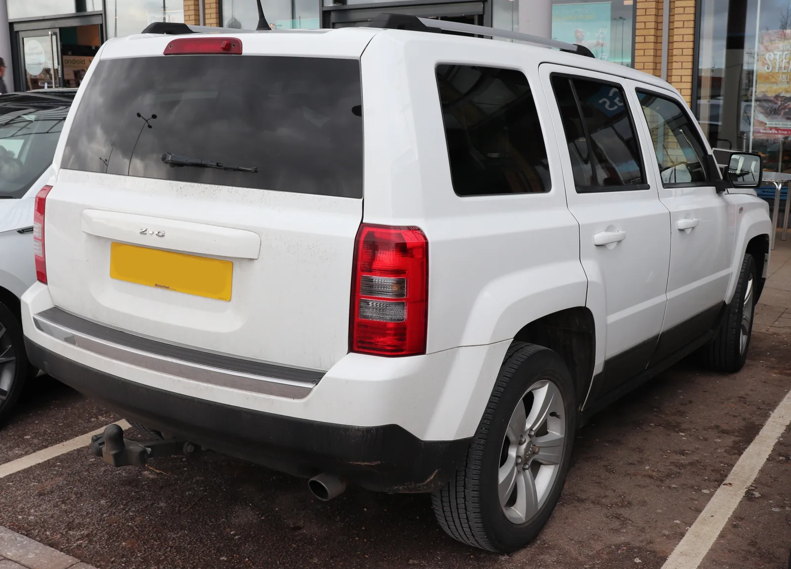 Jeep Patriot Limited CRD, вид сзади