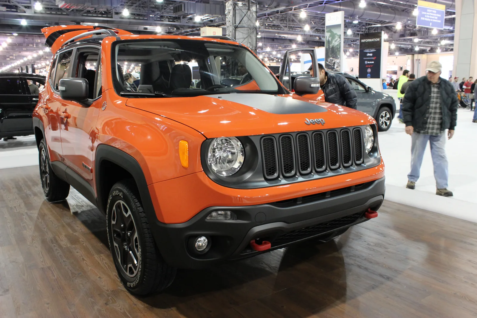 Ранний Jeep Renegade Trailhawk на выставке
