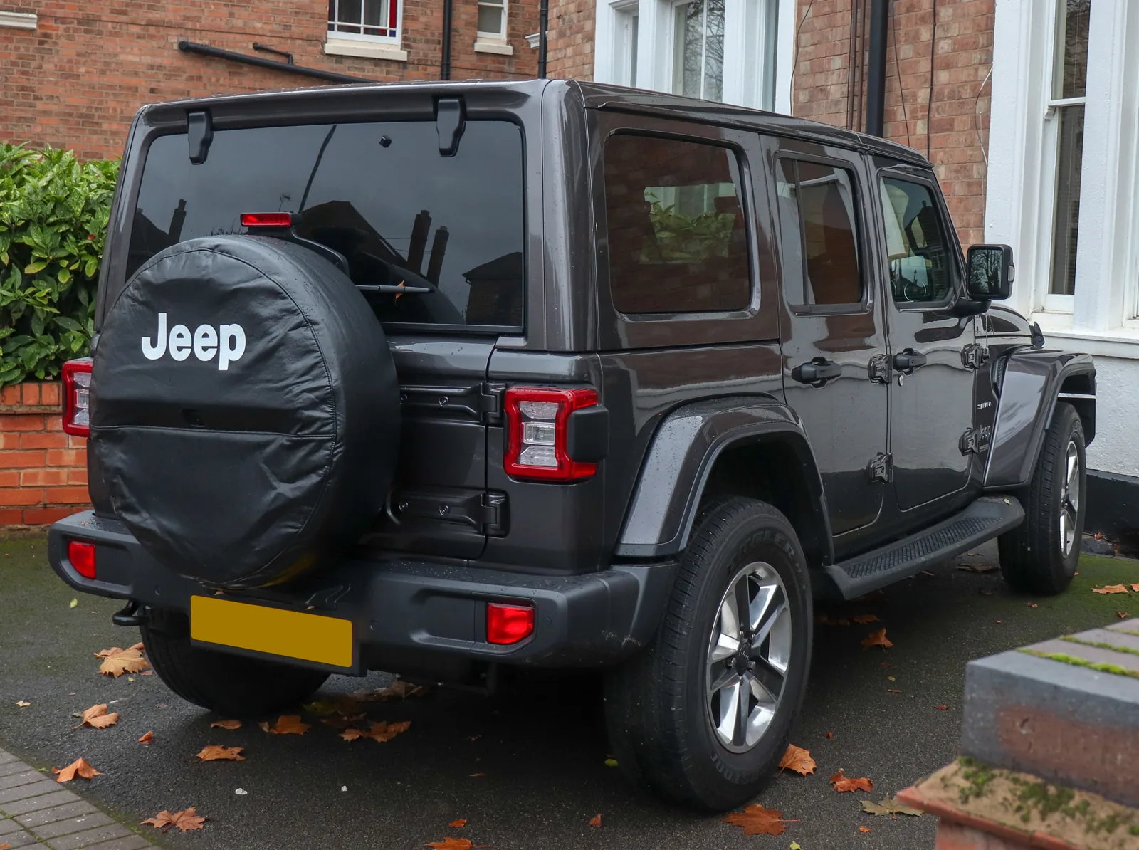 Jeep Wrangler JL Sahara Unlimited, вид сзади