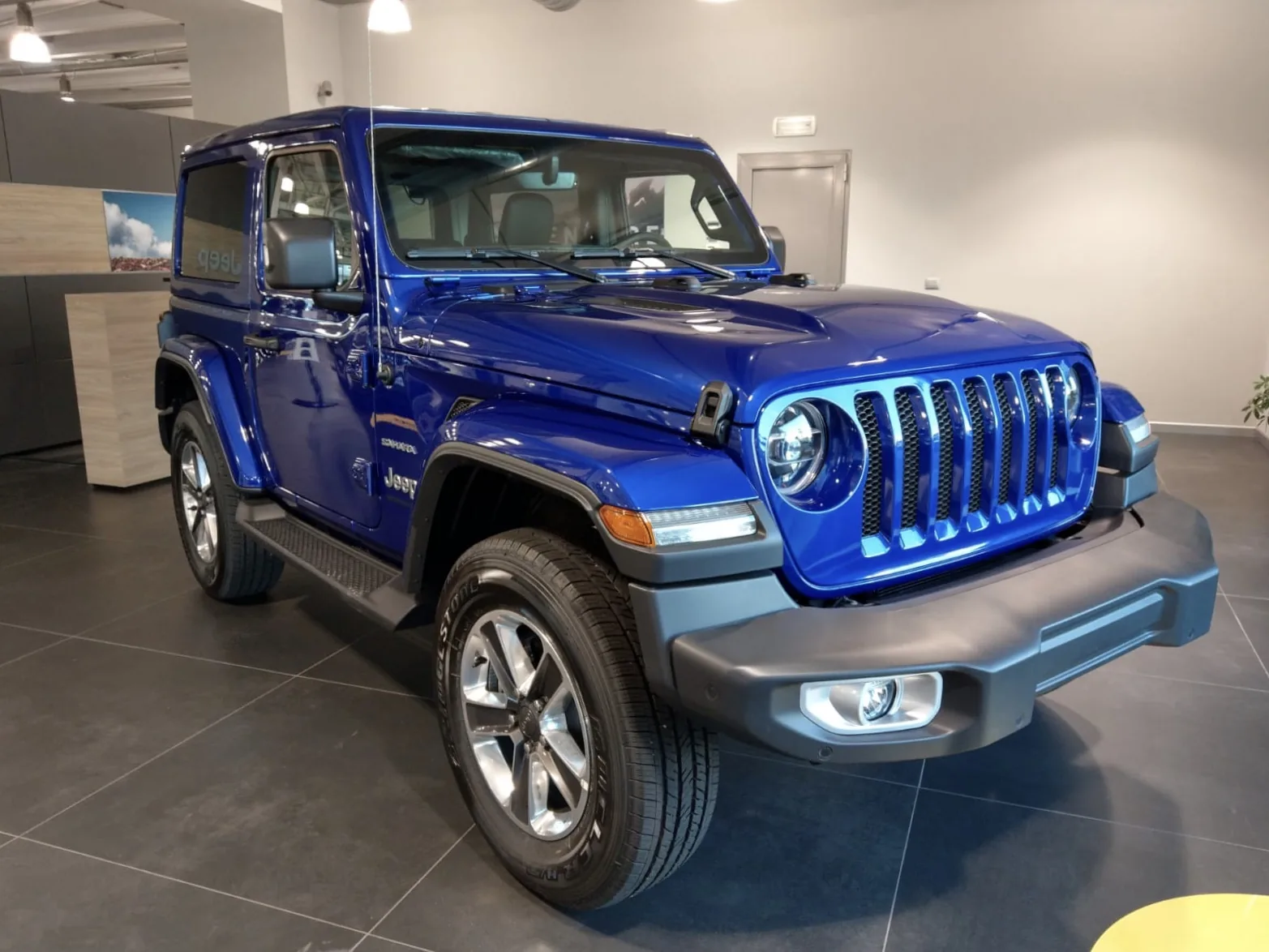 Короткий двухдверный Jeep Wrangler JL 2018 года