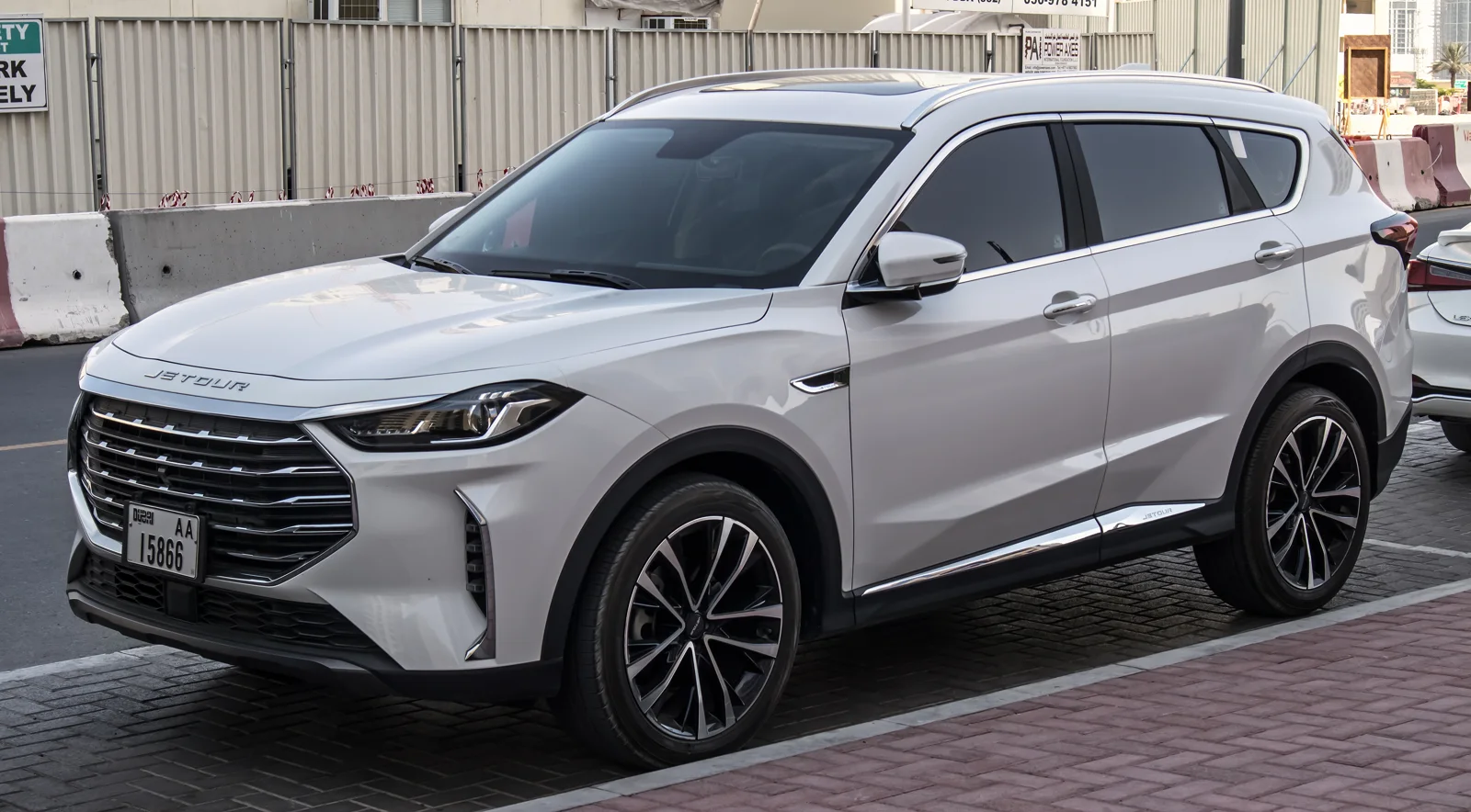 Jetour X70 Plus Luxury, март 2025 года, Дубай. Экспортное исполнение; фото не подтверждает белорусскую комплектацию.