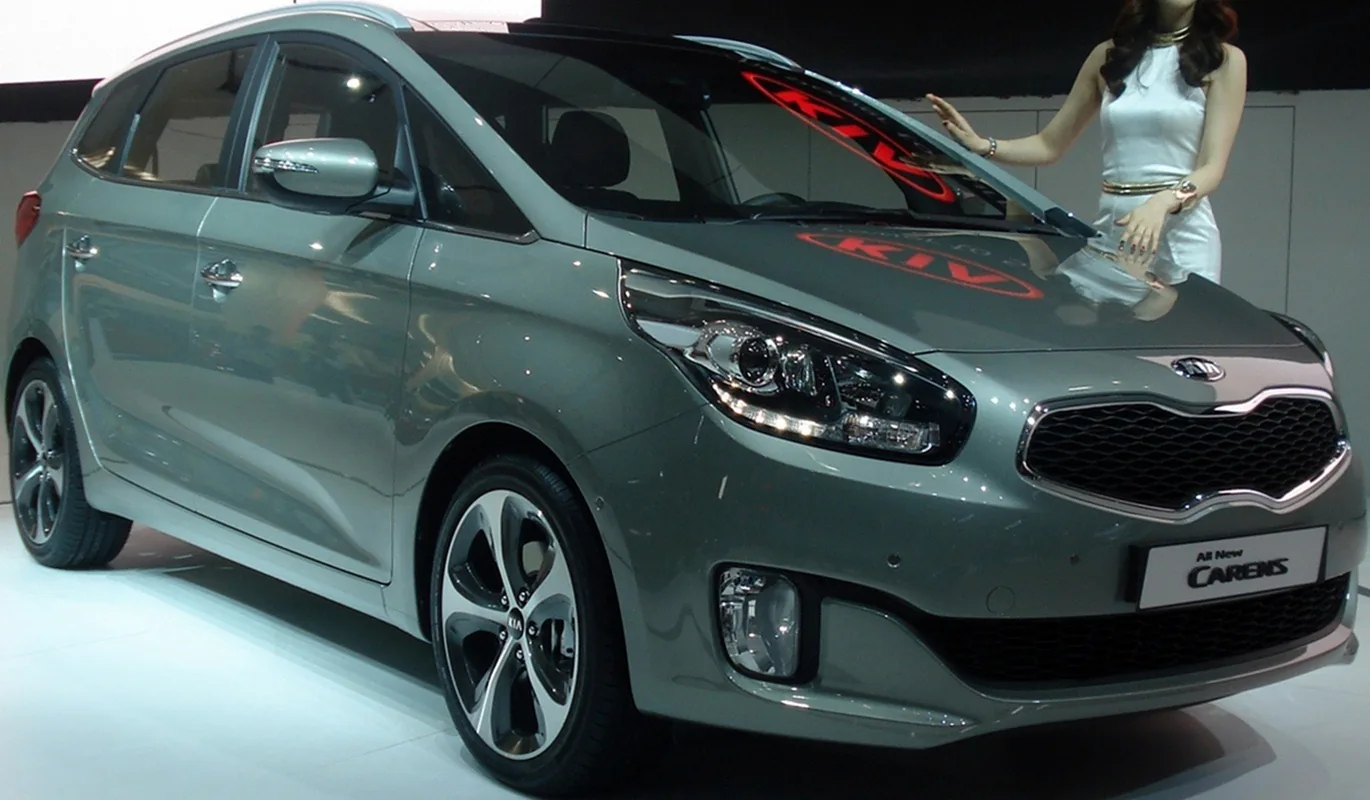Ранний Kia Carens RP на автосалоне в Сеуле